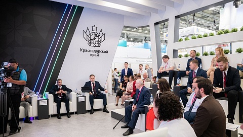 На выставке «Иннопром-2023» на стенде Кубани обсудили вопросы развития промышленной инфраструктуры в регионах